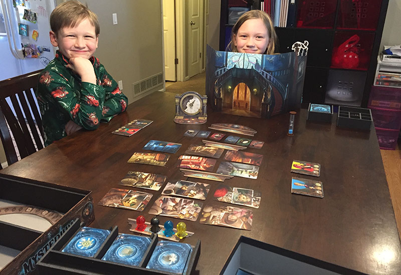 Trying out the new box with a game of Mysterium.